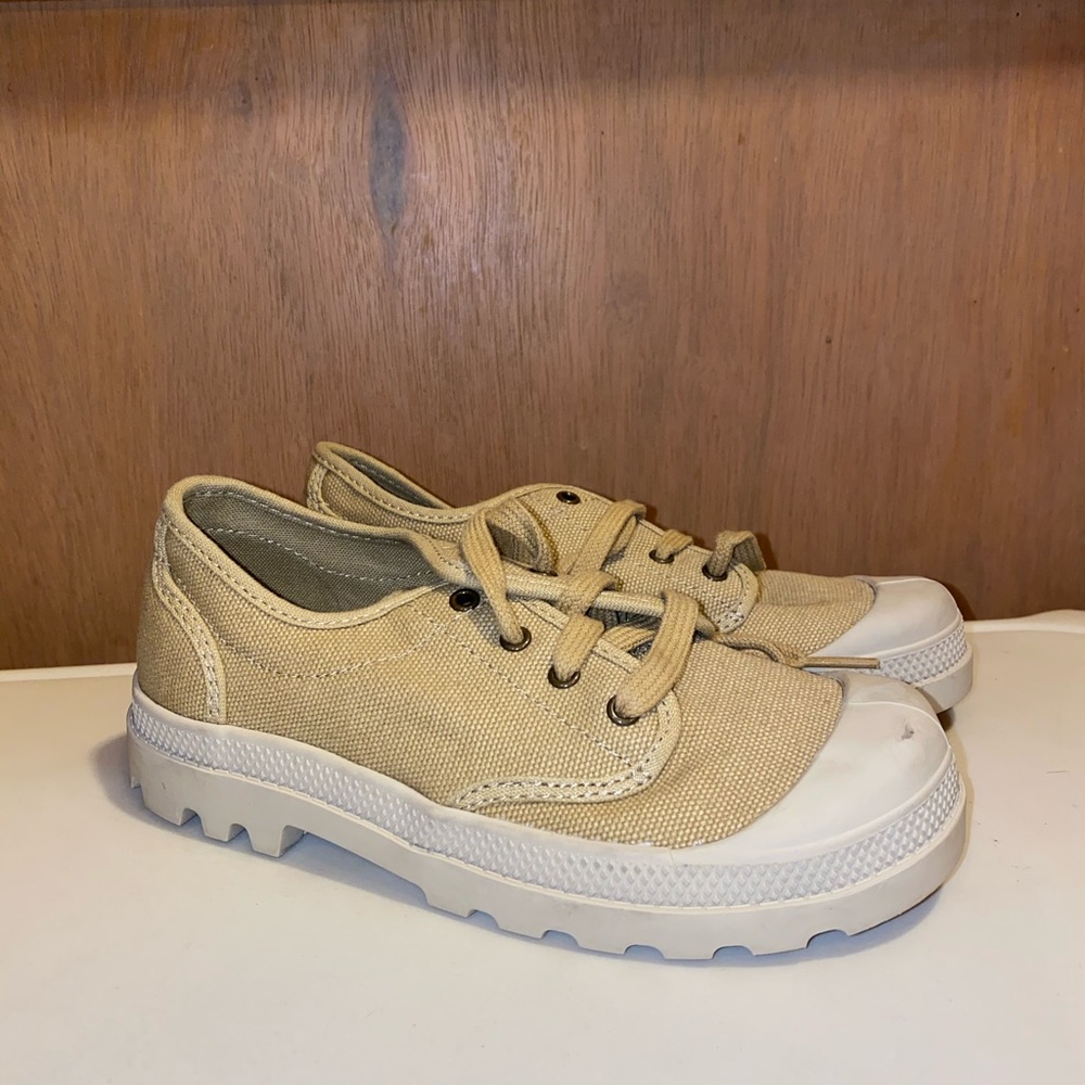 Tan Canvas Palladium sneaker